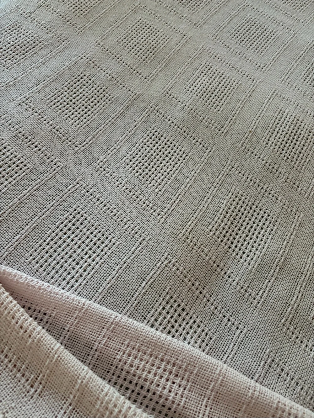 Light Pink 100% Cotton Queen Sized Blanket - Soft Patterned Blanket